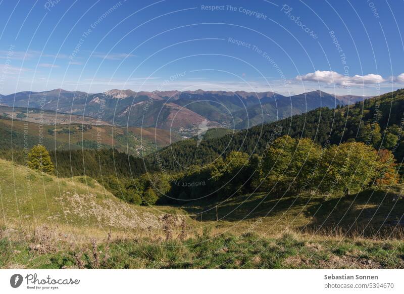 Blick auf die Pyrenäen bei La Hourquette d'Ancizan, Naturschutzgebiet Cabanes de la Hosse, La Hosse, Arreau, Frankreich Berge u. Gebirge Landschaft Ansicht