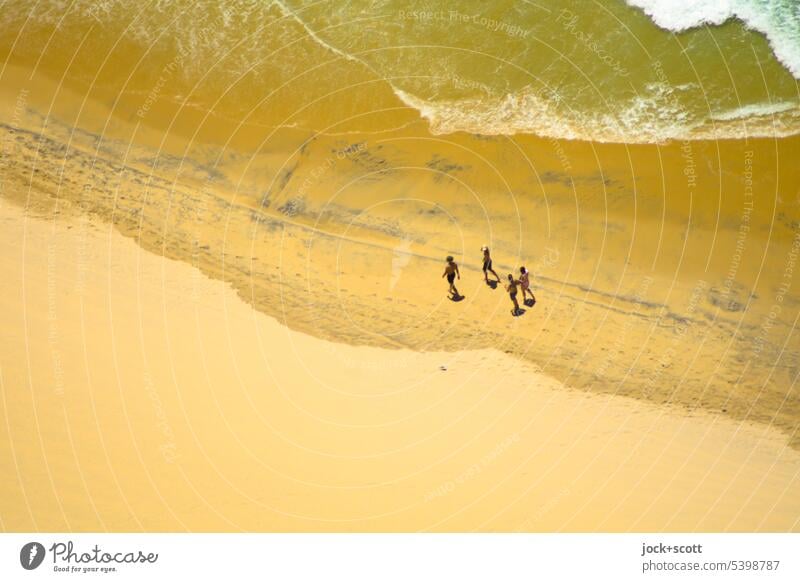Strand Sommer Sonnenschein im Schritttempo Spaziergang Erholung Vogelperspektive Hintergrundbild Pazifikstrand Australien Gold Coast Hintergrund neutral