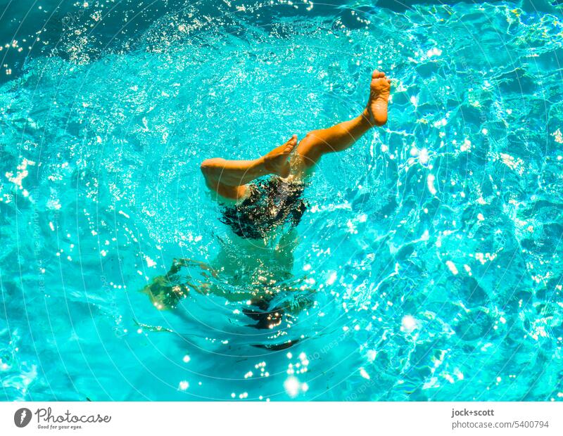 Nicht nur ein Sommer fällt ins Wasser Kopfstand Schwimmen & Baden Ferien & Urlaub & Reisen Sommerurlaub Freizeit & Hobby Erfrischung blau Freude Füße hoch Beine
