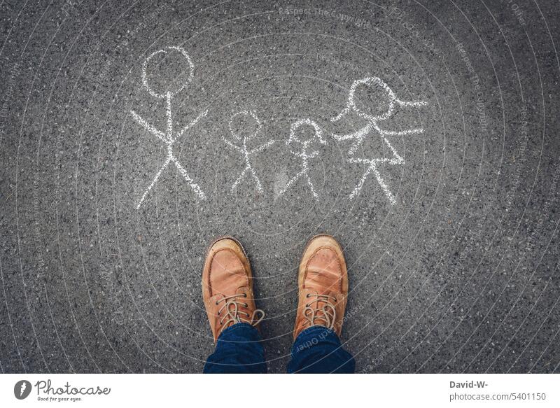 Strichmännchen die eine Familie darstellen planung Menschen Mann Wunsch Kreide Zeichnung konzept Zusammensein Zusammenhalt Wunschvorstellung