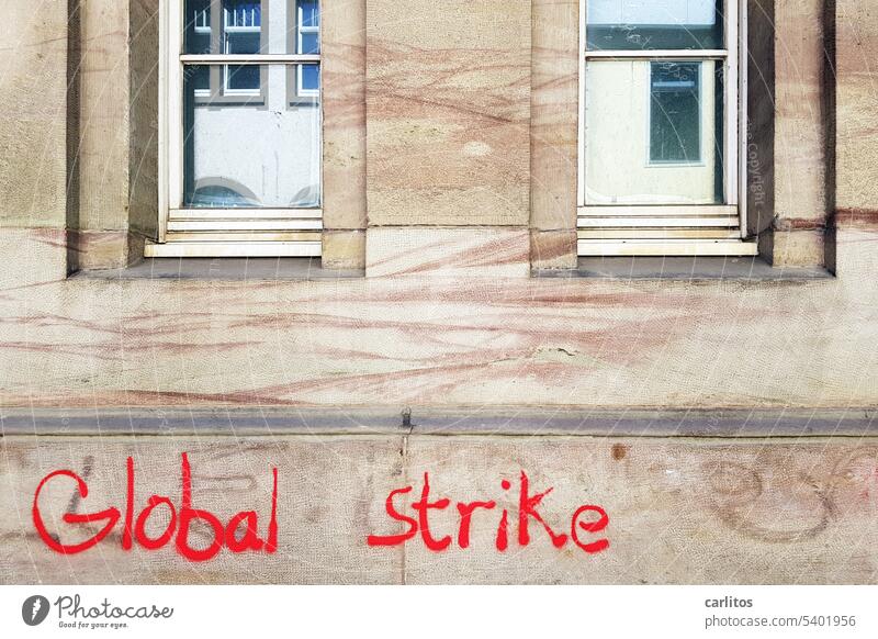 Global Strike | man schreibt's an jede Wand Griffito Graffiti Schrift Streik Klima Klimastreik Fridays for Future Demonstration Klimawandel fridays for future