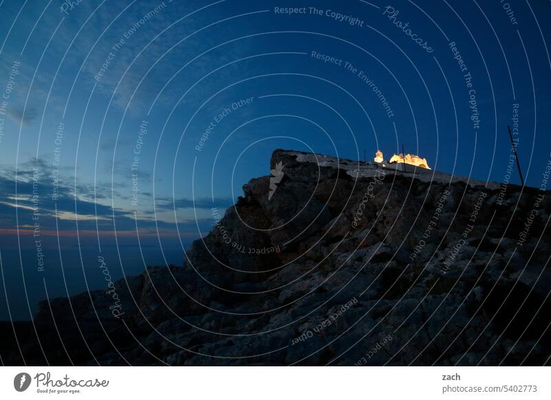 ausgeleuchtet Folegandros Griechenland Ägäis Insel Mittelmeer Kykladen Meer Himmel Hügel blau Kirche Kapelle Religion & Glaube Wasser Beleuchtet leuchten