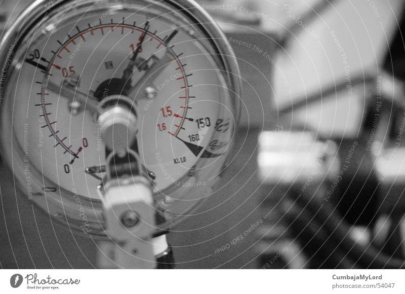 Niedriger Druck Messinstrument analog Wissenschaften Colorkey manometer vakuummeter pressure Uhrenzeiger Industriefotografie maxlab max-lab Anzeige