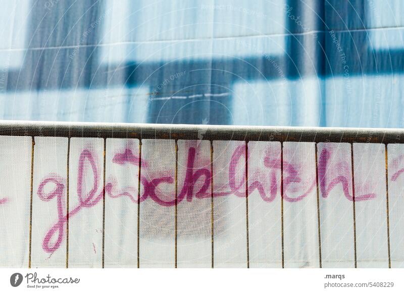 glücklich weiß pink Kommunizieren gut positiv Gefühle transparent Linie Wand Graffiti Glück Schriftzeichen Zaun Zufriedenheit zuversichtlich blau