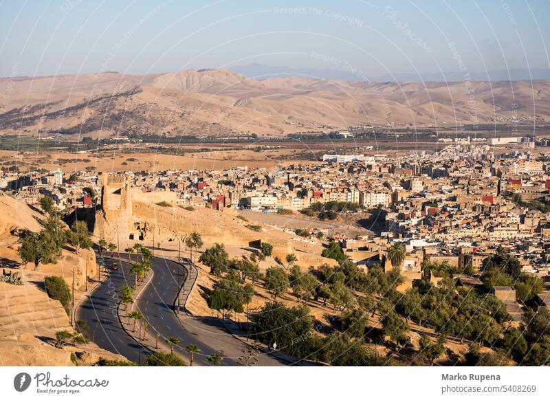 Luftaufnahme der alten Medina von Fez in Marokko Fes Stadtbild Großstadt Tourismus reisen Ansicht islamisch Wahrzeichen muslimisch Gebäude Antenne Architektur