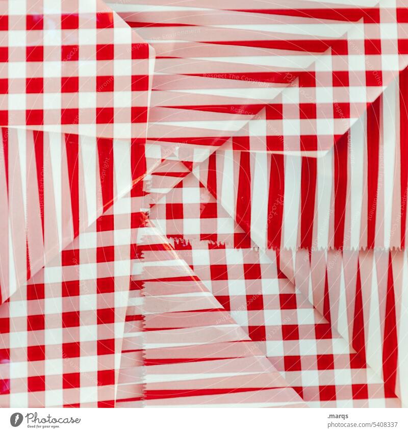Doppelt verpackt Feste & Feiern Geburtstag gefaltet Nahaufnahme außergewöhnlich Irritation Muster Sehtest Linie Geschenk Verpackung Streifen weiß rot