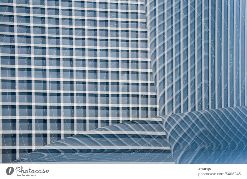 Reflexion auf Metall Linien Reflexion & Spiegelung Doppelbelichtung blau weiß grau Irritation optische täuschung Design abstrakt Perspektive Strukturen & Formen