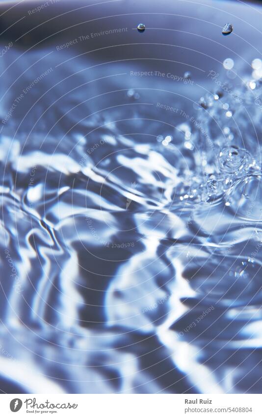 047.ein abstrakter Hintergrund aus undefinierten Formen mit verschiedenen Schattierungen und Wellen, Wallpaper Wasser Errungenschaft Inserat aqua Hintergründe