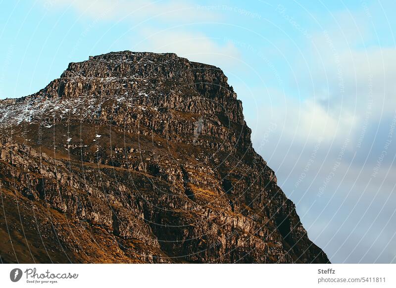 Felsformation auf der Färöer Insel Streymoy Färöer Inseln Färöerinseln Färöer-Inseln Felshügel Felsen Basalt Norðadalsskarð Viewpoint Schafsinseln Felseninseln