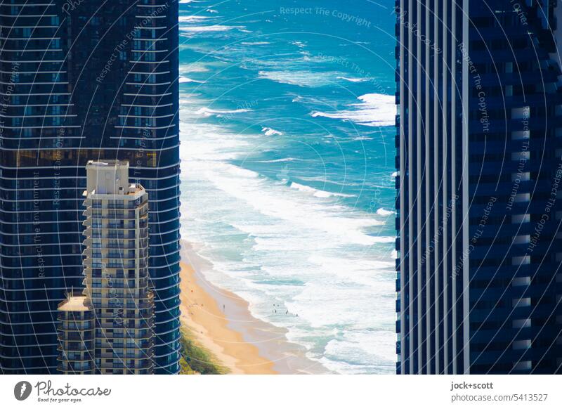 zwischen Meer und Wolkenkratzer wolkenkratzer Pazifik Strand Sommer Hochhaus Australien Surfers Paradise Gold Coast Sonnenlicht modern Panorama (Aussicht)