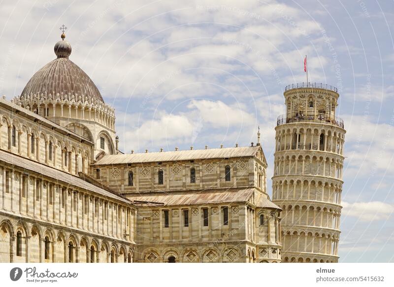 Schiefer Turm von Pisa und Teil des Domes Torre pendente di Pisa Wahrzeichen Italien Ferien & Urlaub & Reisen Dom Santa Maria Assunta Blog Piazza dei Miracoli