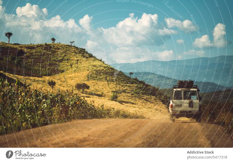 Autofahrt auf der Straße in den tropischen ländlichen Bergen Landschaft PKW Laufwerk reisen Tourismus Äthiopien Afrika Ausflug lebend Tal Ambitus Reise Freiheit