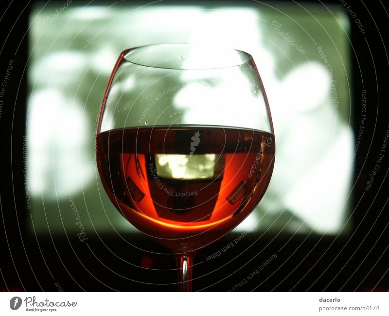 Weinglas Fernseher Reflexion & Spiegelung Glas