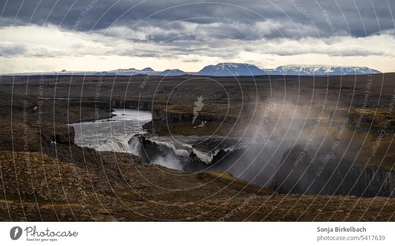 Dettifoss in Island - eine unglaubliche Landschaft Stürze flächenhafte Betrachtung Basalt Schlucht traumhaft gigantisch jökulsa jökulsa a fjöllum Wahrzeichen