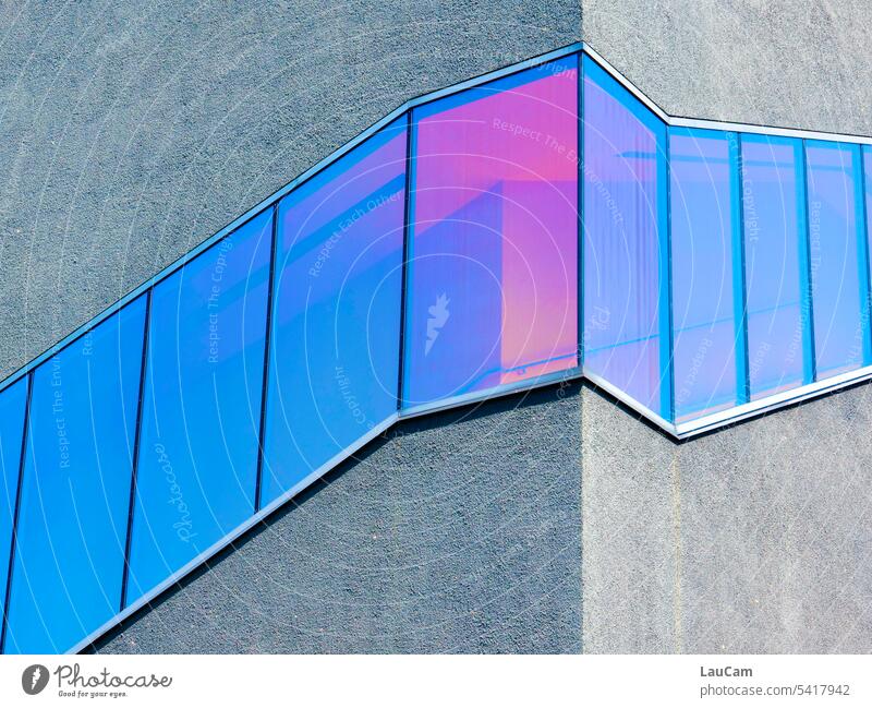 UT Bock auf Bochum | Futuristischer An- und Ausblick Fenster bunte Fenster modern abstrakt futuristisch futuristisches Design innovativ Fassade blau lila pink