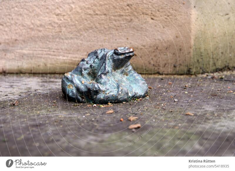 kleine bronze kröte boden skulptur türstopper dekorativ sitzen hocken bewachen Bufonidae