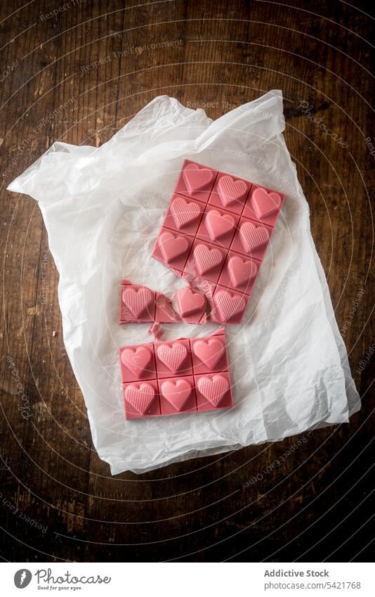 Rosa Schokoladentafel mit Herzen rosa Lebensmittel süß wüst Form Farbe Spielfigur Dessert Symbol Design Liebe romantisch geschmackvoll Valentinsgruß lecker