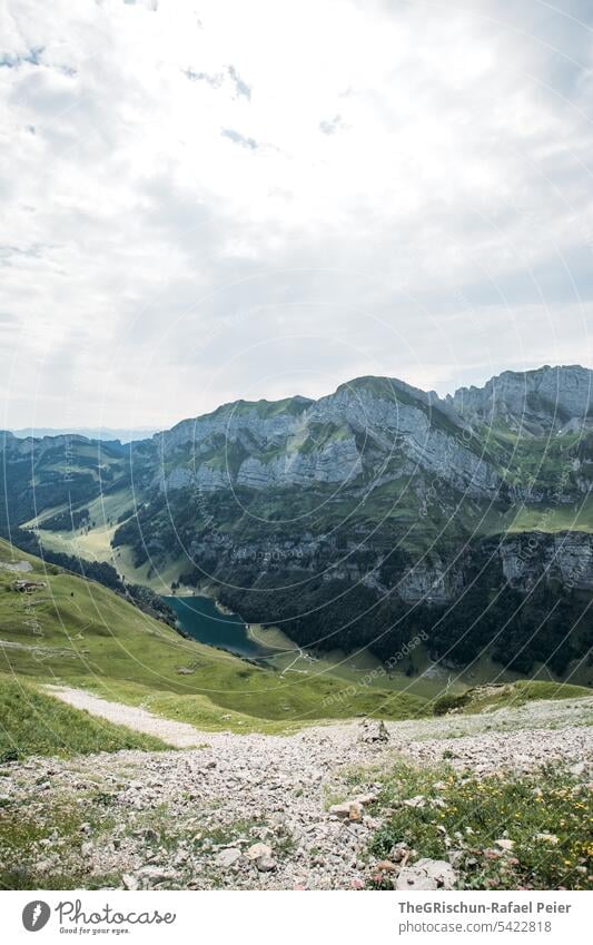Berg mit See im Vordergrund Aussicht Panorama (Aussicht) Berge u. Gebirge Himmel Wolken Alpstein wanderland Appenzellerland Steine Felsen laufen wandern Schweiz