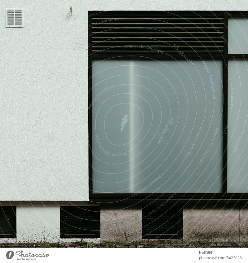 monotone Flächenansicht rechteckiger Fassadenelemente Fenster flächen abstrakt Strukturen & Formen Muster Design urban Moderne Architektur modern Linie