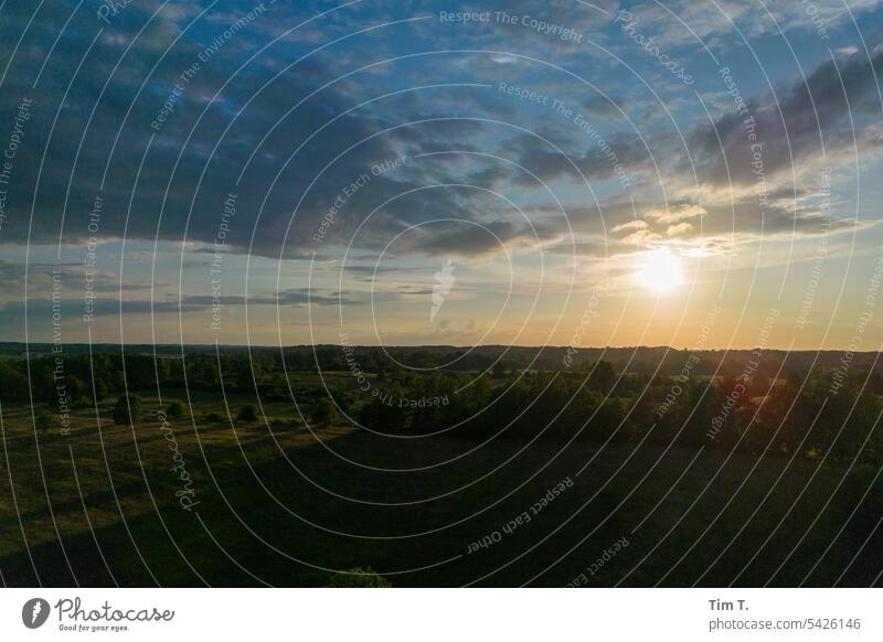 Landschaft pommern Sommer Drohnenansicht Farbfoto Sonne Natur Außenaufnahme Menschenleer Vogelperspektive Umwelt Tag Drohnenaufnahme Luftaufnahme