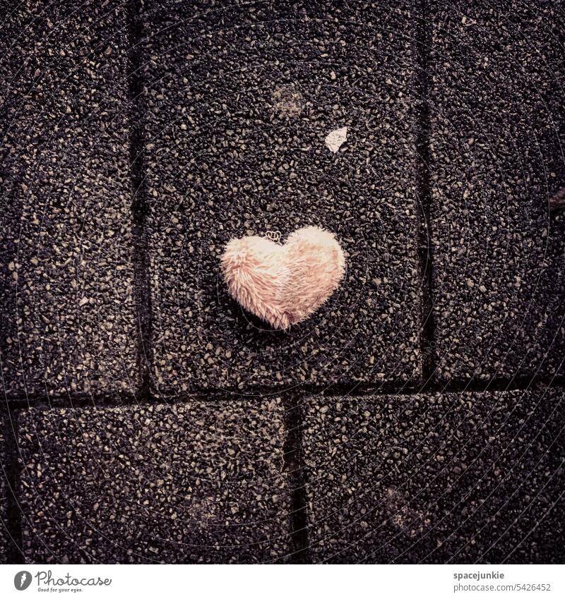 Lost Heart Herz Liebe Gefühle Romantik Valentinstag herzförmig Liebesgruß Liebesbekundung Sympathie Glück Verliebtheit Treue Symbole & Metaphern Partnerschaft