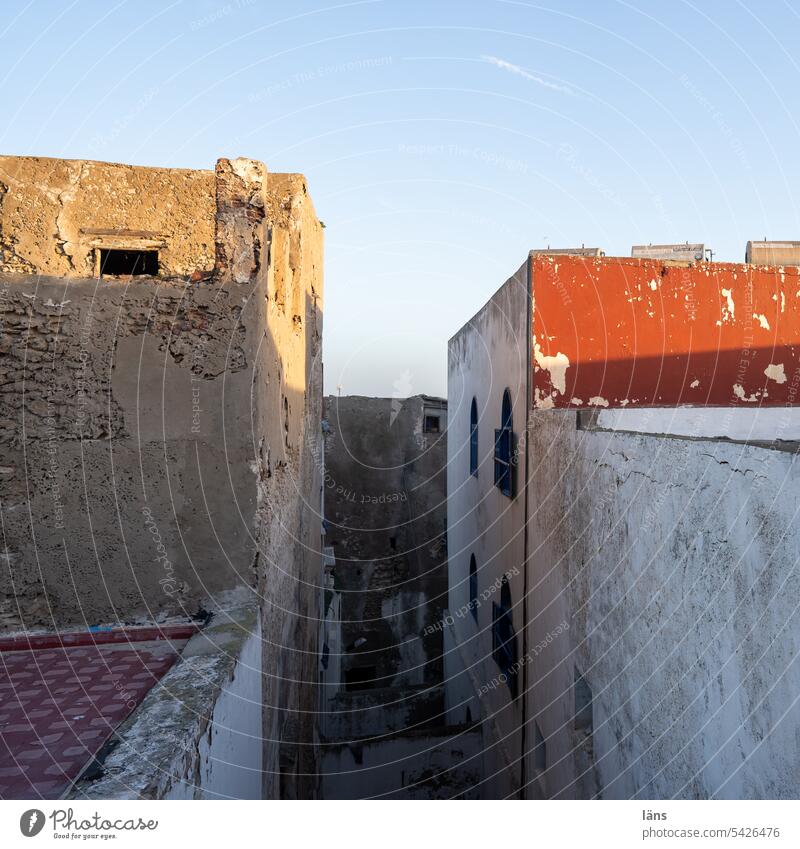 Hinterhof in Essaouira Menschenleer Marokko Wand Mauer Textfreiraum oben Afrika Fassade Stadt Textfreiraum rechts Bauwerk Gebäude