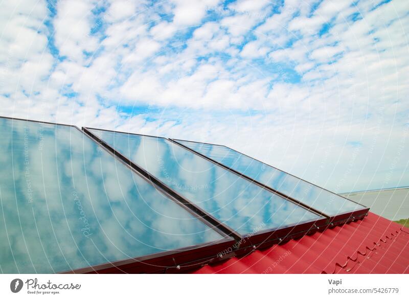 Solaranlage solar Panel Sammler grün Haus rot Station System Wasser Himmel Cloud Reflexion & Spiegelung alternativ Batterie blau Gebäude Business Zelle