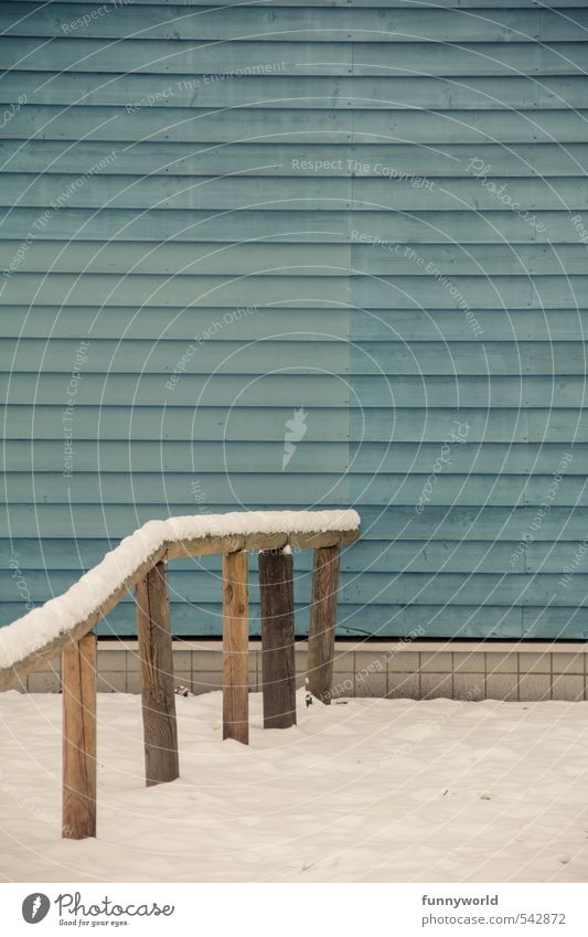 Schnee auf'm Zaun Eis Frost Holz blau Sehnsucht Einsamkeit Ende Farbe Ferien & Urlaub & Reisen kalt Langeweile stagnierend Symmetrie Verfall Vergänglichkeit