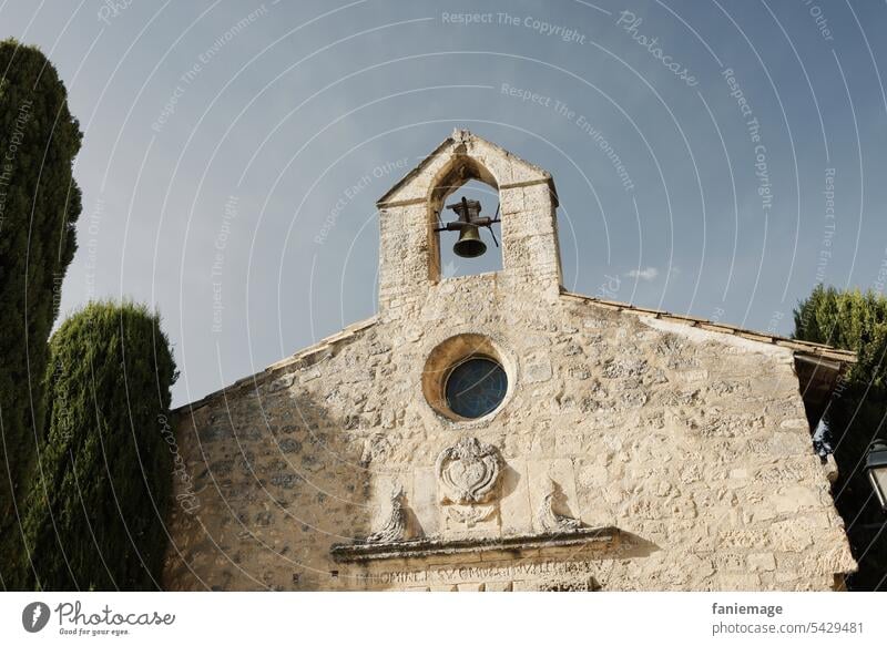 Kirchturm in Les Baux de Provence Steinkirche Turm Les Baux-de-Provence Süden Frankreich toskana mediterran Mittelmeer Provenzalisch Dorf alt pittoresk Glauben