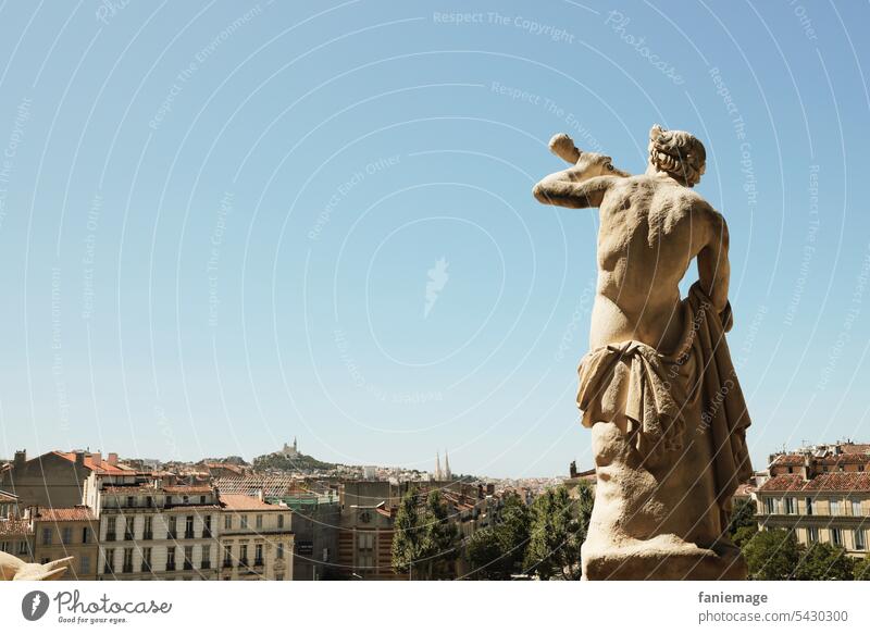 Trompeter am Palais Longchamps, Marseille Statue gehalten Notre Dame de la Garde Sehenswürdigkeit Urlaubsfoto besichtigen Reisefotografie zurufen Rücken