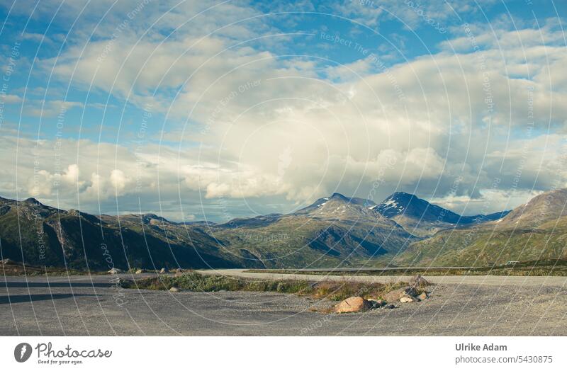 Unterwegs im Jostedalsbreen-Nationalpark - Norwegen Ausflug Ferne Schneebedeckte Gipfel Erholung Wolken Panorama (Aussicht) wandern Umwelt Menschenleer