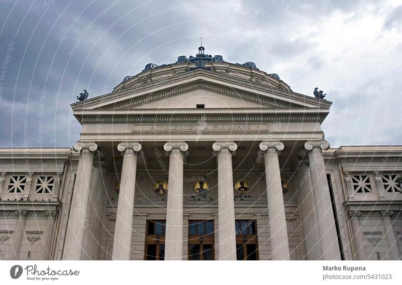 Rumänisches Athenaeum in Bukarest rumänische Oper historisches Wahrzeichen Architektur ateneul athenaeum atheneum bucuresti Gebäude Spalten Kultur Europa