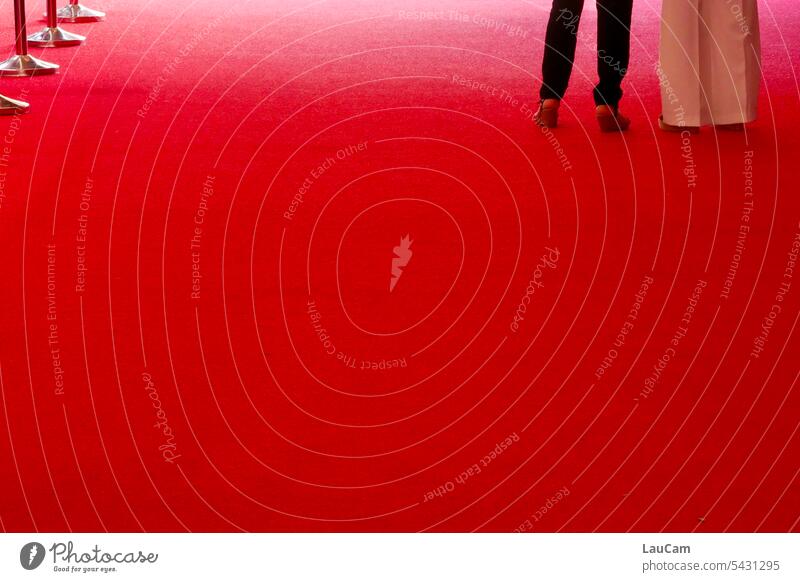 Auf dem roten Teppich roter Teppich Beine Premiere Filmpremiere gesehen werden Veranstaltung Kultur Fest festlich Roter Teppich Stil elegant Lifestyle Empfang