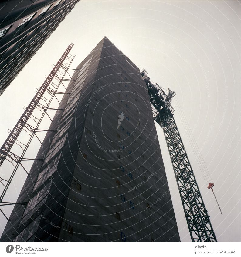Turmbau Baustelle London England Großbritannien Stadt Hauptstadt Stadtzentrum Menschenleer Haus Hochhaus Bankgebäude Bauwerk Gebäude Architektur Wachstum