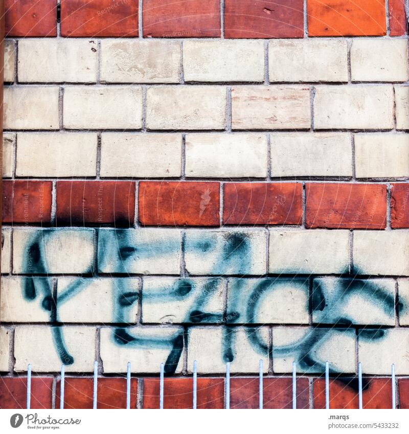 Aus gegebenem Anlass Frieden Graffiti Schriftzeichen Wand Politik & Staat Hoffnung Kommunizieren Mauer Toleranz Krieg Versöhnung Peace Freiheit Friedenswunsch