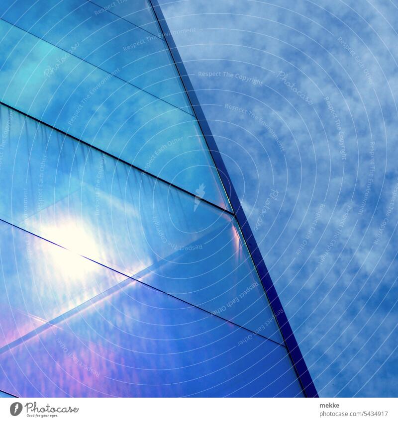 Nahezu unsichtbar Fenster Wolken Sonne Licht Architektur durchsichtig Bauwerk Gebäude Glas hinter Glasscheibe Himmel Stadt farbig Spiegelung Kunst Oberfläche