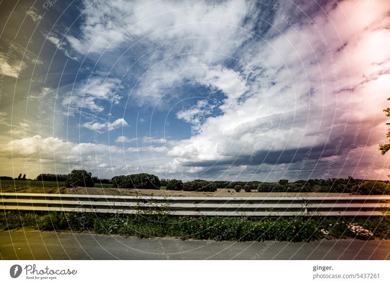 On the road - Landschaft (Nord-Frankreich) Natur Umwelt Menschenleer Farbfoto Außenaufnahme Tag Felder Bäume Himmel Wolken Sommer Schönes Wetter Horizont