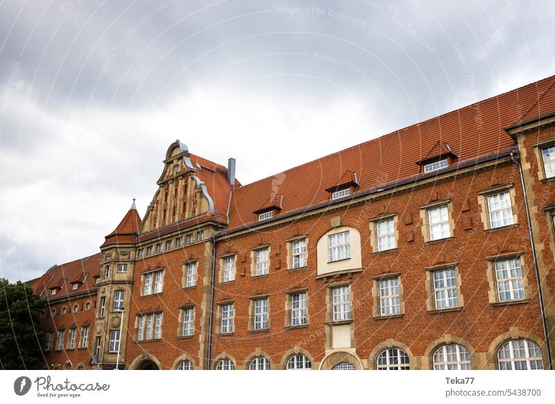 Halle an der Saale halle halle an der saale osten deutscher osten gebäude architektur rot himmel