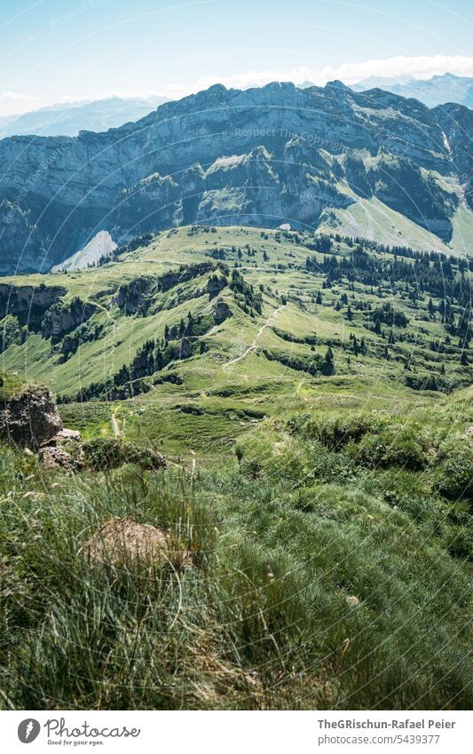 Wanderweg in den Bergen vor Bergpanorama Wanderung Schweiz Berge u. Gebirge Alpen Panorama (Aussicht) Natur Landschaft Tourismus Wege & Pfade laufen wandern