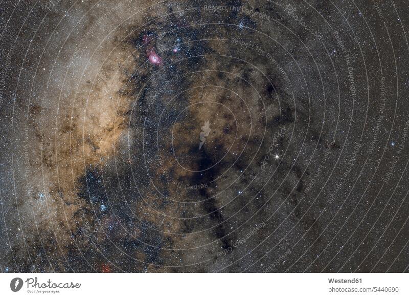Namibia, Region Khomas, bei Uhlenhorst, Astrofoto, Zentrum der Milchstraße (Galaktisches Zentrum) mit M8, schweren Staubnebeln und dem Planeten Saturn leuchtend