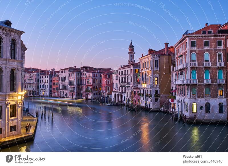 Italien, Venedig, anal Grande zur blauen Stunde beleuchtet Beleuchtung historisch Textfreiraum Langzeitbelichtung Blaue Stunde Geschwindigkeit Schnelligkeit