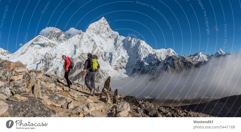 Nepal, Himalaya, Khumbu, Everest-Region, Trekker und Nuptse Fernweh Reiselust Leistung Leistungen Natur Landschaftsaufnahme Landschaftsfotografie Berglandschaft