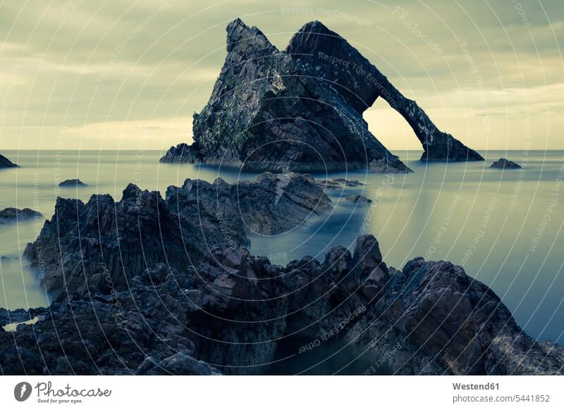 UK, Schottland, Bow Fiddle Rock Küste Küstenlandschaft Farbfilter Filter Aussicht Ausblick Ansicht Überblick Ungewöhnlich außergewöhnlich außergewoehnlich