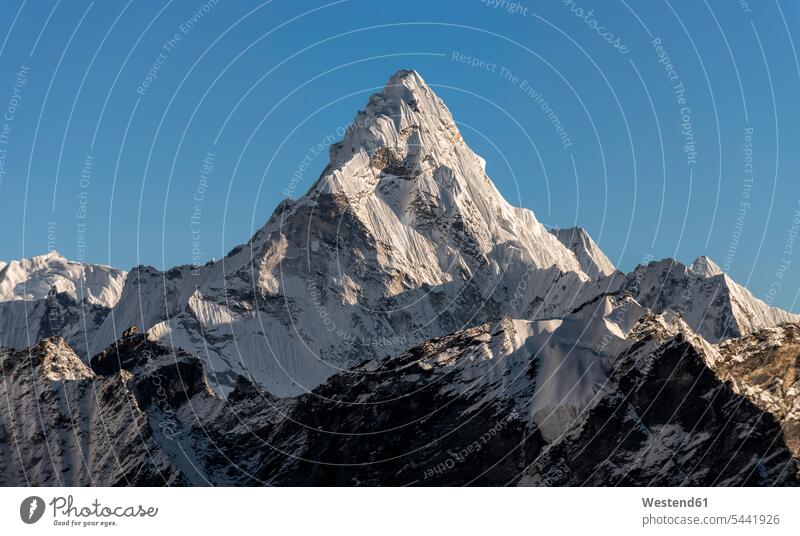Nepal, Himalaya, Khumbu, Everest-Region, Ama Dablam Himmel Blauer Himmel Gipfel Berggipfel Everest Region Mount Everest Region verschneit schneebedeckt