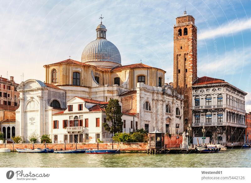Italien, Venedig, Canale Grande mit Chiesa San Geremia Boot Boote Sehenswürdigkeit Sehenwürdigkeiten sehenswert Kanal Kanaele Kanäle Weltkulturerbe Kuppel