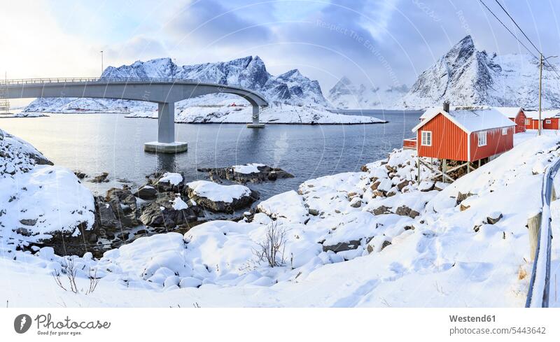 Norwegen, Lofoten, Insel Hamnoy, Fischerhütten Küste Küstenlandschaft Niemand Meer Meere Tag am Tag Tageslichtaufnahme tagsueber Tagesaufnahmen
