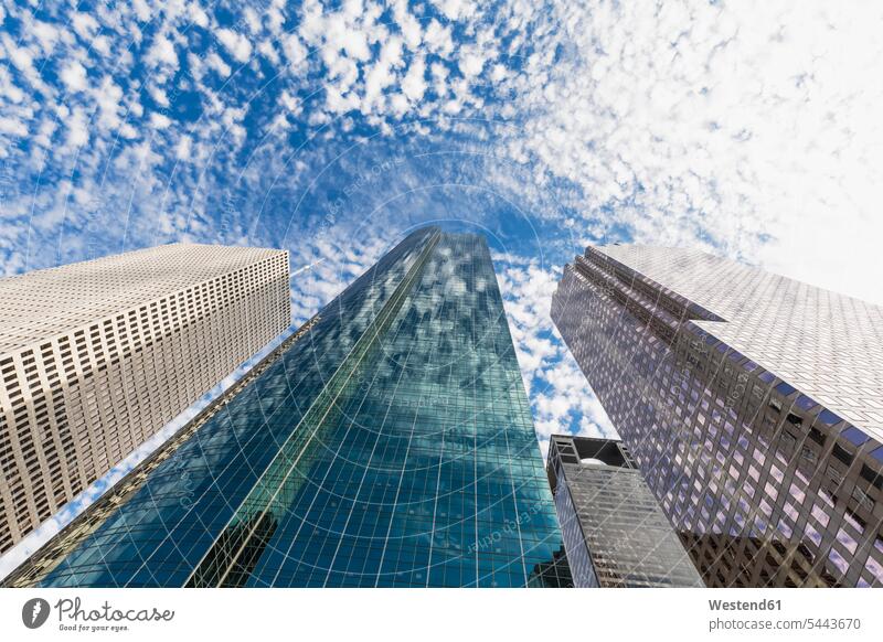 USA, Texas, Houston, Wolkenkratzer modern Glasfassade Glasfront Glasfassaden Spiegelung Spiegelungen imposant beeindruckend hoch Froschperspektive Tag am Tag
