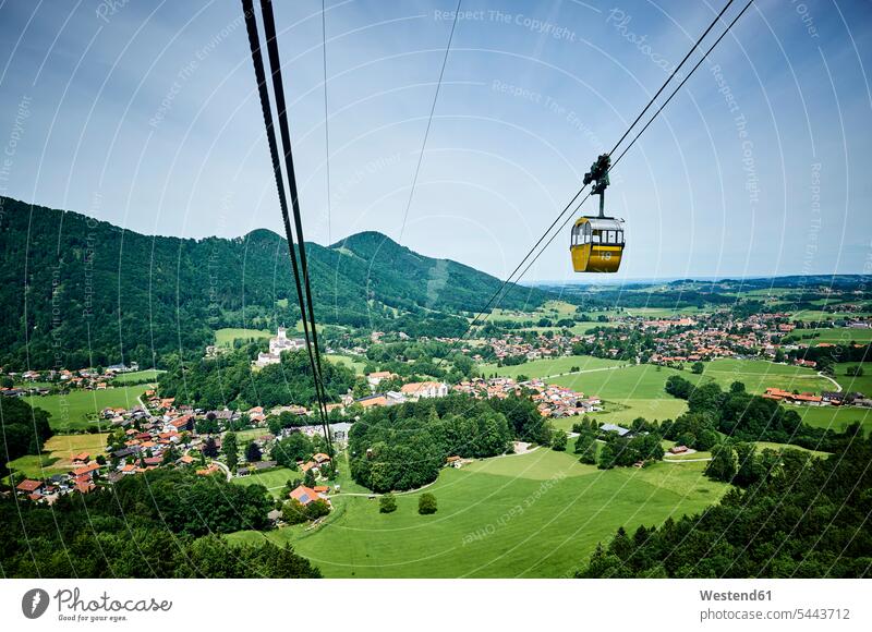 Deutschland, Chiemgau, Seilbahn Kampenwandbahn Kabel Urlaubsziel Urlaubsziele Oberbayern Außenaufnahme draußen im Freien unterwegs auf Achse in Bewegung Gebirge