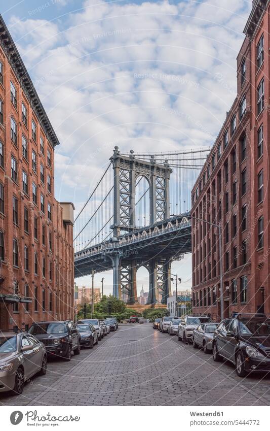 USA, New York City, Manhattan Bridge Sehenswürdigkeit Sehenwürdigkeiten sehenswert Gebäude Außenaufnahme draußen im Freien Architektur Baukunst Metropole