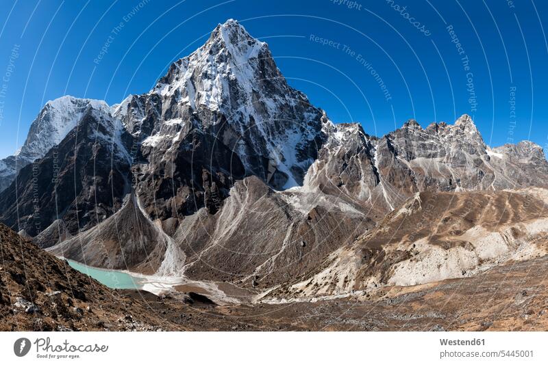 Nepal, Himalaya, Khumbu, Everest-Region, Cho la, Gipfel des Cholatse Cho La verschneit schneebedeckt Majestätisch Majestaetisch wolkenlos ohne Wolken